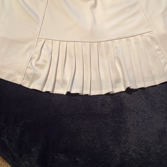 Slazenger Size XS White Golf Skirt with Built-In Shorts.  Back pocket. - Picture 4 of 7